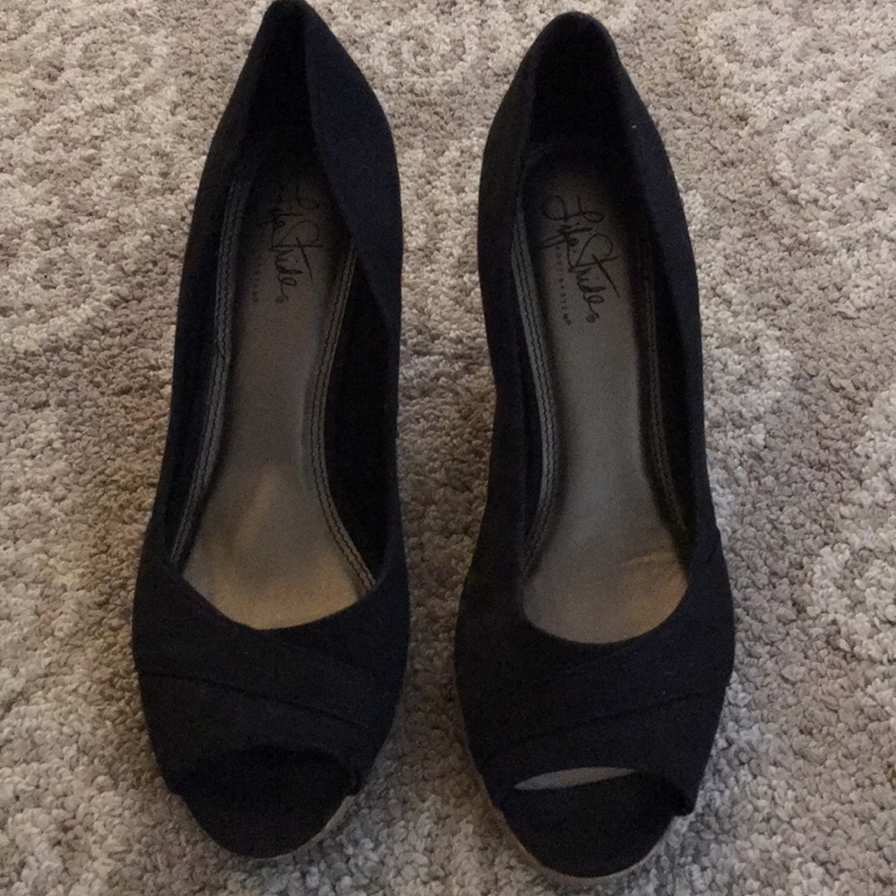 Open toe black shoes